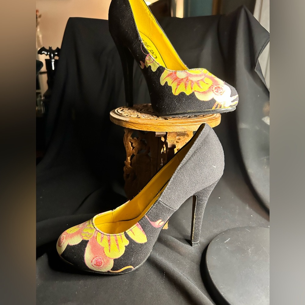 ED HARDY Cute floral High heels, some light wear. Size 5